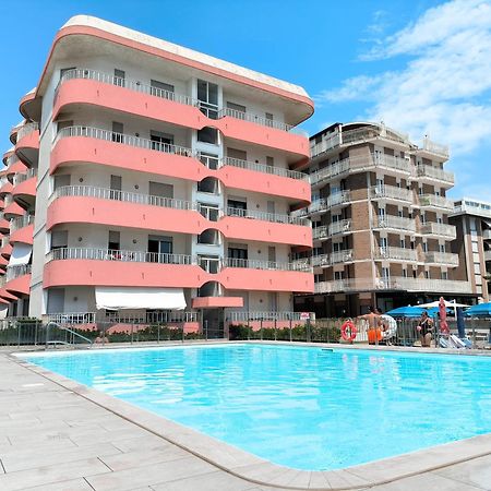 Апартаменты Apollo Fronte Mare Лидо-ди-Езоло Экстерьер фото